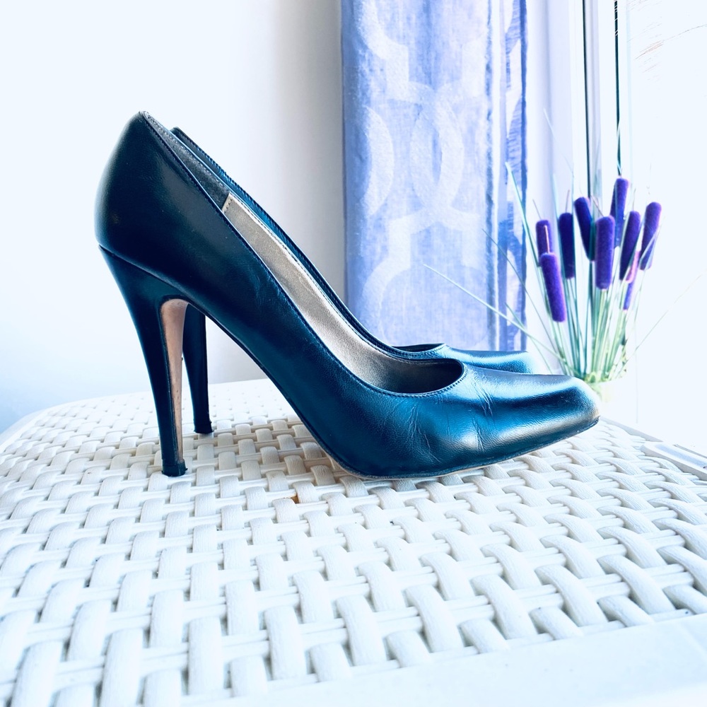 ❌SOLD❌Genuine Leather Like New Aldo Black Stilettos - fits 7/7.5